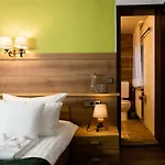 Zum See, Hotel *