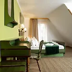 Zum See, Hotell