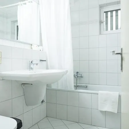 Szálloda Zum See, *