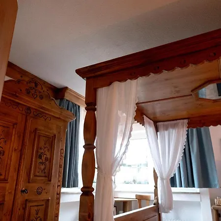 Zum See, Hotel *